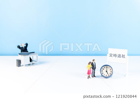 A photo that visualizes the desire to finish work and leave work on time A photo that visualizes the desire to finish work and leave work on time 121920844