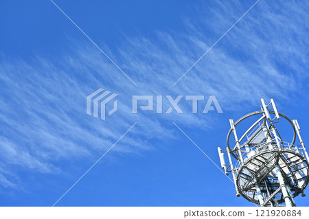 Clear winter sky and radio tower Clear winter sky and radio tower 121920884