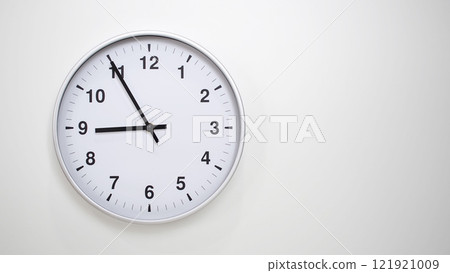 Minimalist White Clock with Silver Frame Striking 20.55/08.55 on White Background. Perfect for Time Management and Corporate Campaigns 121921009
