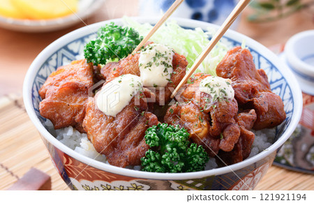 Easy and juicy fried chicken rice bowl 121921194
