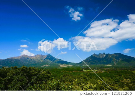 Mount Asotaka and Mount Nekodake seen from Minamiaso 121921260