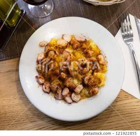 Cooked octopus with potatoes 121922855