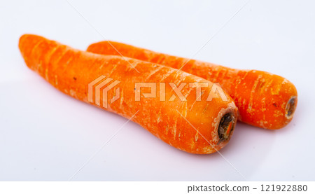 Fresh uncooked washed carrots Fresh uncooked washed carrots 121922880