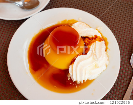 Flan with cream served on table 121922936