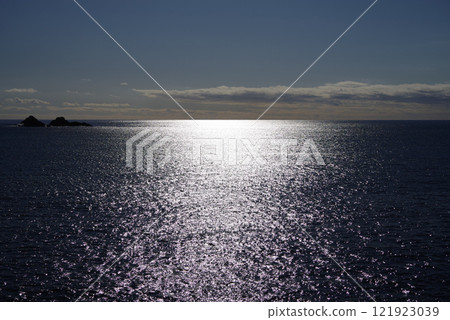 陽光下閃耀的太平洋【熊野海七裡見濱】 121923039