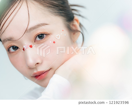 Woman with stone makeup, skin care, cosmetics 121923596