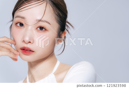 Female beauty portraits, skin care, cosmetics Female beauty portraits, skin care, cosmetics 121923598
