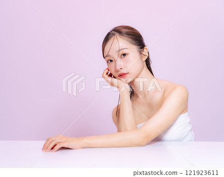 Female beauty portraits, skin care, cosmetics 121923611