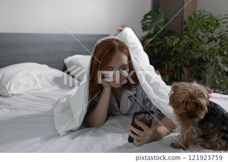 Experience a Cozy Morning Routine that Includes Your Dog and Embraces Relaxation 121923759