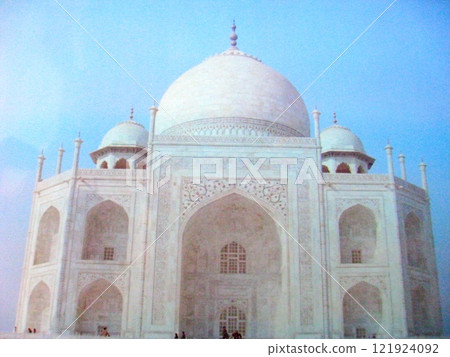 Taj Mahal front 121924092