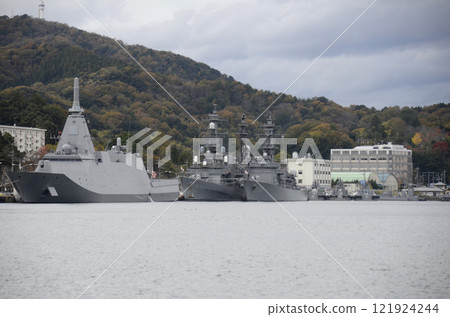 Port escort ship 121924244