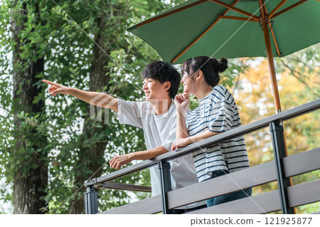 Men and women, couples, spouses, lovers refreshing in the greenery on holidays and summer vacation 121925877