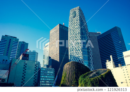 Skyscrapers and construction cranes in front of Shinjuku Station West Exit 2024.12 a-3 Warm and cool colors 121926313
