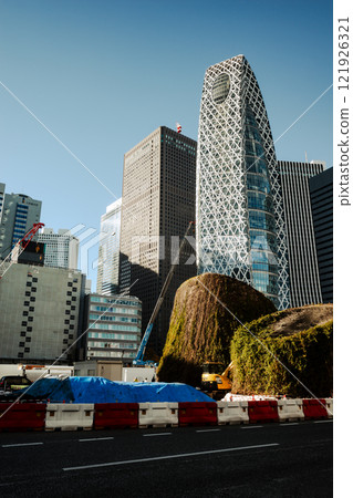 施工現場的高層建築和起重機 新宿站 西口站 2024.12 b-5 電影風格 施工現場的高層建築和起重機 新宿站 西口站 2024.12 b-5 電影風格 121926321