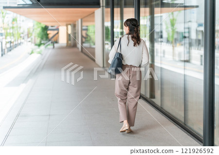 Business women and career women who come to work, commute to work, and leave work at large companies. 121926592