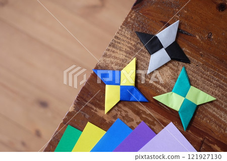 由摺紙製成的手裡劍 121927130