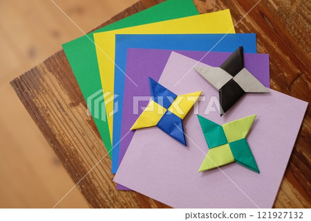 由摺紙製成的手裡劍 121927132