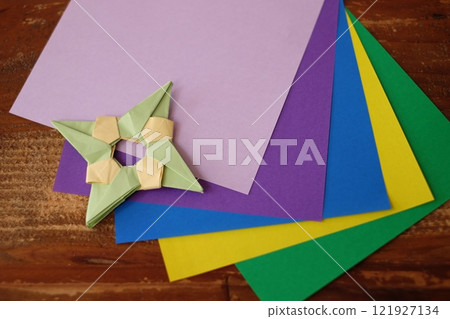 由摺紙製成的手裡劍 由摺紙製成的手裡劍 121927134