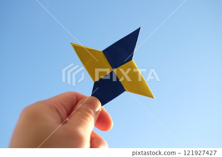 手裡劍和藍天 121927427