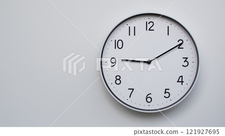 Minimalist Analog Wall Clock with White Face and Simple Black Hands Showing 21.10/09.10 - Ideal for Time Management and Modern Decor Concepts 121927695