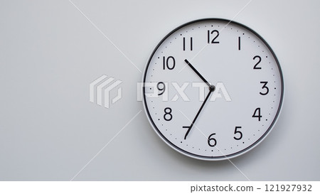 Minimalist Analog Wall Clock with White Face and Simple Black Hands Showing 10.35/22.35 - Ideal for Time Management and Modern Decor Concepts 121927932