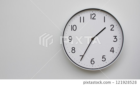 Minimalist Analog Wall Clock with White Face and Simple Black Hands Showing 13.35/01.35 - Ideal for Time Management and Modern Decor Concepts 121928528