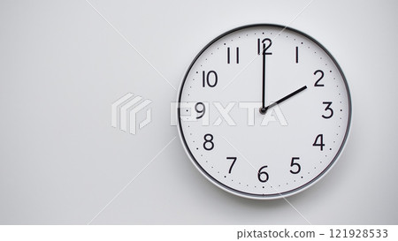 Minimalist Analog Wall Clock with White Face and Simple Black Hands Showing 14.00/02.00 - Ideal for Time Management and Modern Decor Concepts 121928533