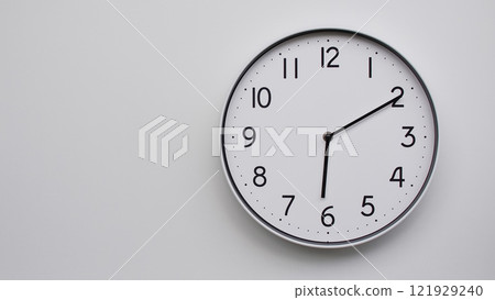 Minimalist Analog Wall Clock with White Face and Simple Black Hands Showing 18.10/06.10 - Ideal for Time Management and Modern Decor Concepts Minimalist Analog Wall Clock with White Face and Simple Black Hands Showing 18.10/06.10 - Ideal for Time Management and Modern Decor Concepts 121929240