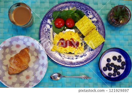 Stylish breakfast 121929897