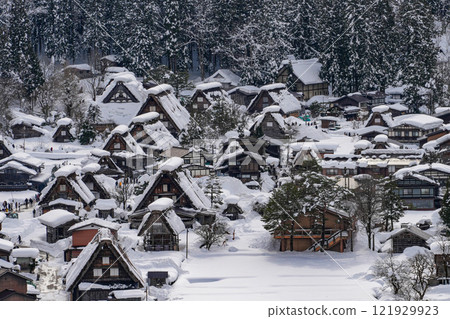 Shirakawago of heavy snow Shirakawago of heavy snow 121929923