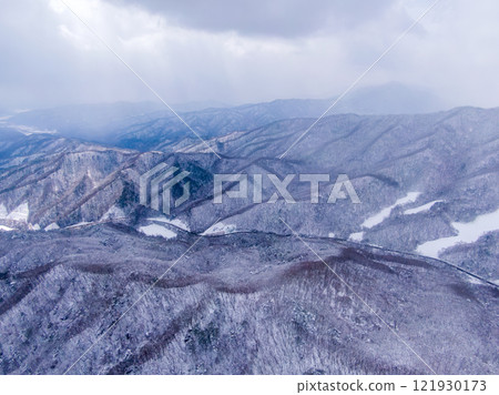 Snowy scenery of Odaesan in PySnowy scenery of Odaesan in Pyeongchang-gun, Gangwon-doeongchang-gun, Gangwon-do 121930173