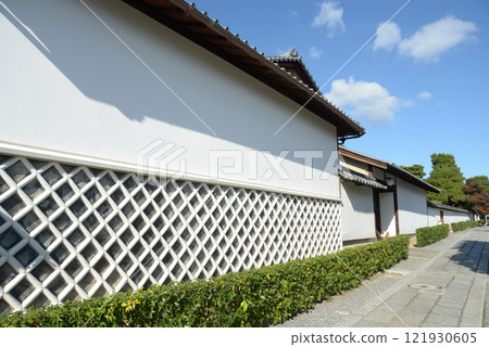 Myoshinji Temple: White walls of the small abbot's chamber in Hanazono, Ukyo Ward, Kyoto City Myoshinji Temple: White walls of the small abbot's chamber in Hanazono, Ukyo Ward, Kyoto City 121930605