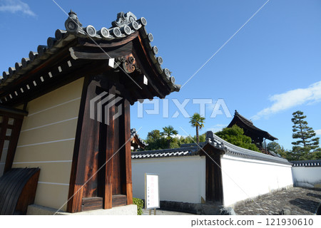 View of Gyokuho-in from Tokai-an, Myoshinji Temple, Hanazono, Ukyo Ward, Kyoto City 121930610