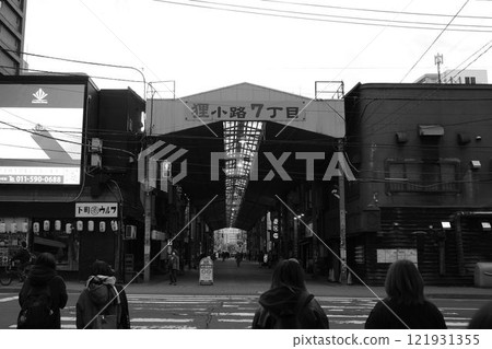 昭和復古 x 現代凝聚札幌狸小徑七丁目魅力的作品 121931355