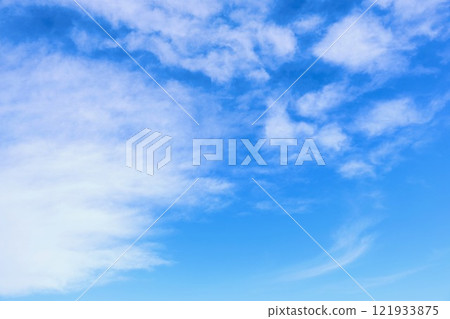 Blue sky and white clouds, mid-January morning 121933875
