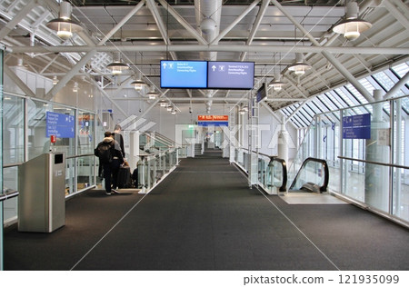 Arrivals hall at Munich Airport (Terminal 1) Arrivals hall at Munich Airport (Terminal 1) 121935099