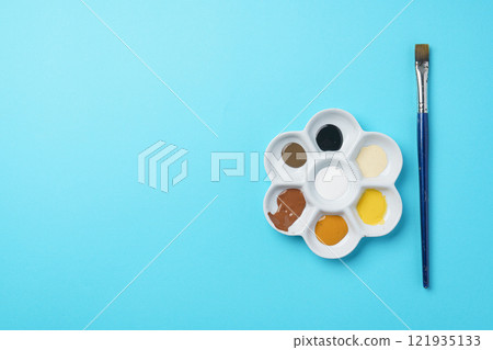 油漆和刷子 121935133