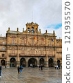 Salamanca. View of Salamanca and the Enrique Estevan bridge from the dock viewing point over the Tormes River. Traditional stone buildings. Salamanca Cathedral. SALAMANCA, SPAIN. 13 JANUARY 2025. 121935570