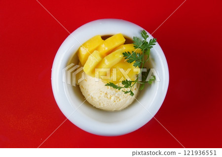 Mango and vanilla ice cream 121936551