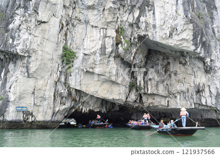 Luon Cave in Halong Bay, Vietnam 121937566