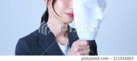 戴著面具的女上班族的形象 戴著面具的女上班族的形象 121938065