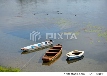 Three boats 121938893