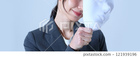 戴著面具的女上班族的形象 121939196