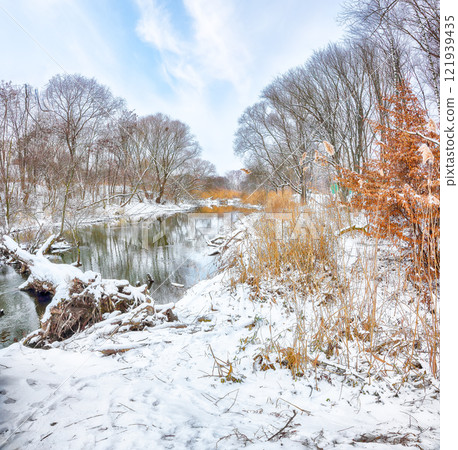 Outstanding landscape in city park with snowy trees and beautiful frozen river. 121939435