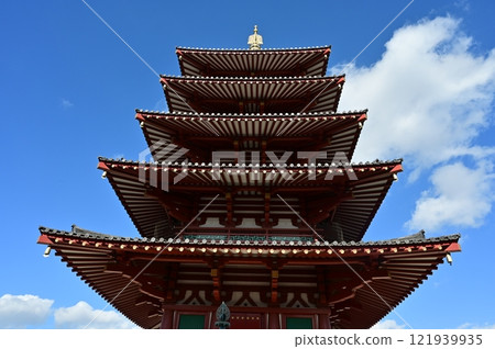 Shitennoji Temple's five-story pagoda and blue sky (Osaka Prefecture) Shitennoji Temple's five-story pagoda and blue sky (Osaka Prefecture) 121939935
