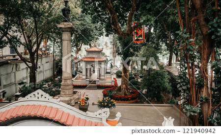 Vietnamese Temple near lake Garden Featuring Beautiful Statues Vietnamese Temple near lake Garden Featuring Beautiful Statues 121940942