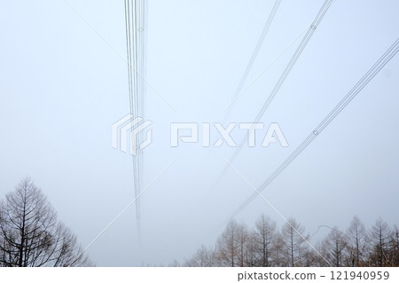 雪山上的輸電線 雪山上的輸電線 121940959
