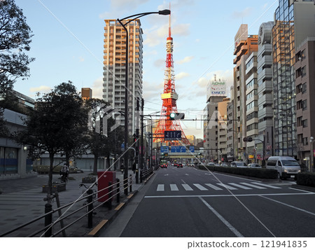 A road view of central Tokyo with Tokyo Tower in view. 121941835
