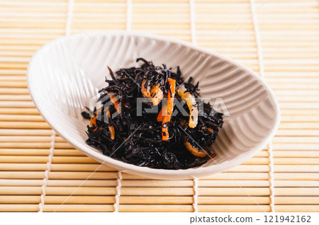 simmered hijiki  121942162