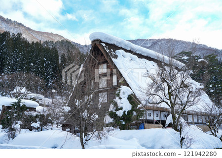 Shirakawago of heavy snow Shirakawago of heavy snow 121942280